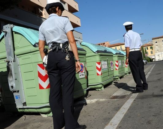 意大利一公司找人偷偷仍垃圾 被罚8000欧