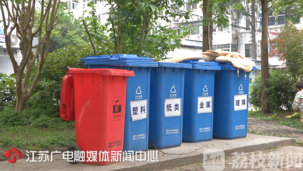 分类垃圾桶成“摆设”、清运车运输混乱，垃圾分类怎能走过场？